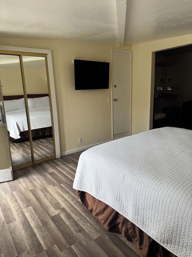Carmel Resort Inn - photo 57