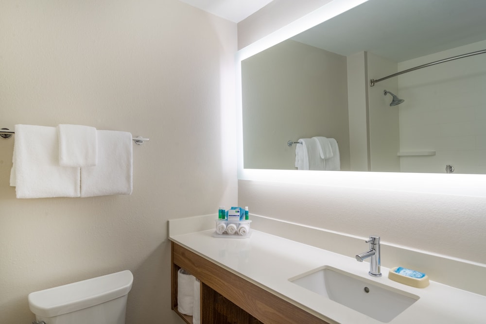 Holiday Inn Express Howe by IHG - photo 17
