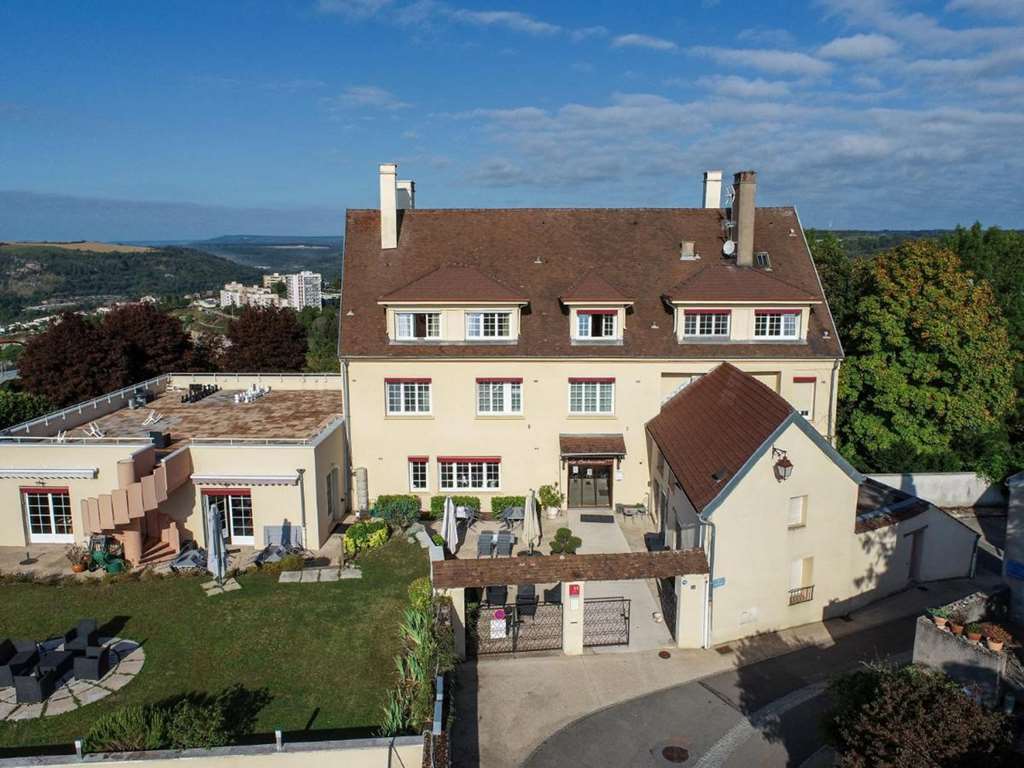 La Bonbonniere Sure Hotel Collection by Best Western pet-friendly hotel Talant