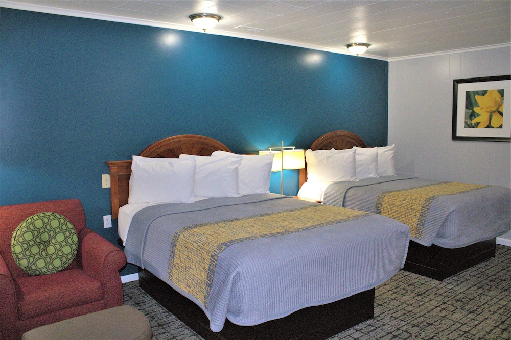 Hometowne Inn & Suites - photo 11