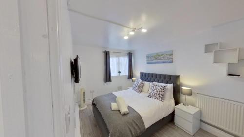 Charles House — 4-Star Luxury Hotel in Chatham, United Kingdom