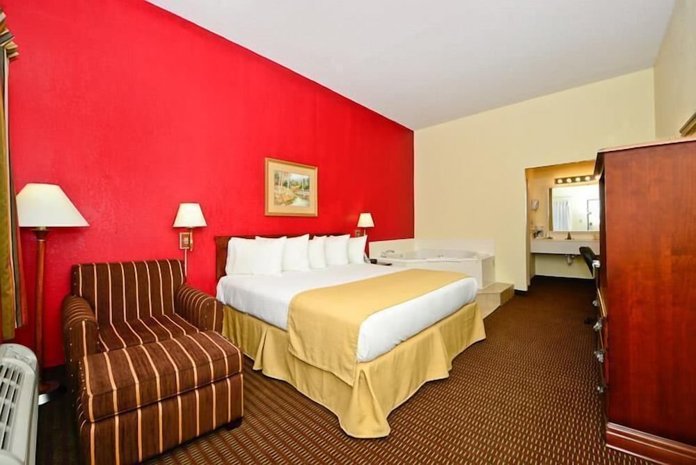 Manchester Heritage Inn And Suites - photo 6