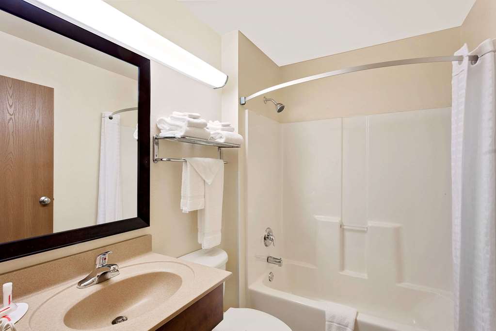 Super 8 by Wyndham Lebanon - photo 12