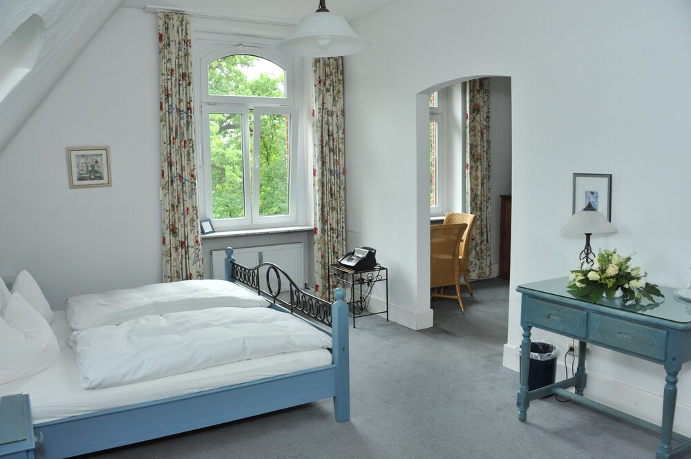 Landhotel Sophienhöhe — Kerpen — photo 5