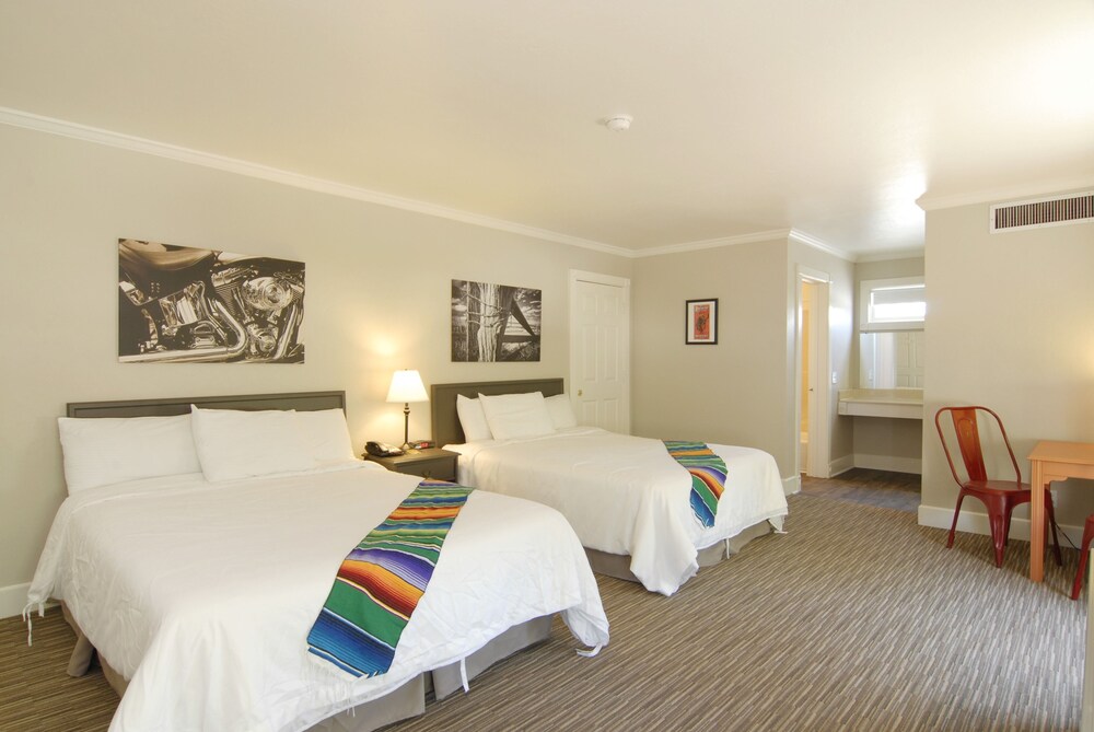 Palm Canyon Hotel & RV Resort - photo 5