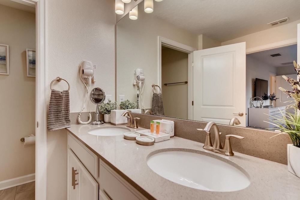 4802 LL Dream Getaway Luxury Townhome w Pool - photo 22