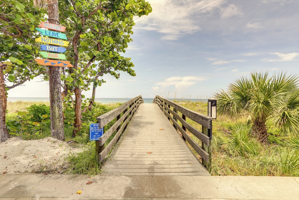350 Ft to Beach 'lizard Lair' in Indian Rocks — 4-Star Luxury Hotel in Indian Rocks Beach, United States