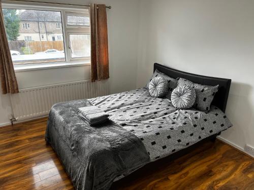 Good priced Accommodation in Hayes — hotel in Northolt