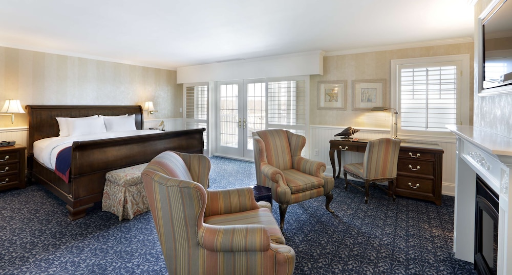 Madison Beach Hotel - photo 21