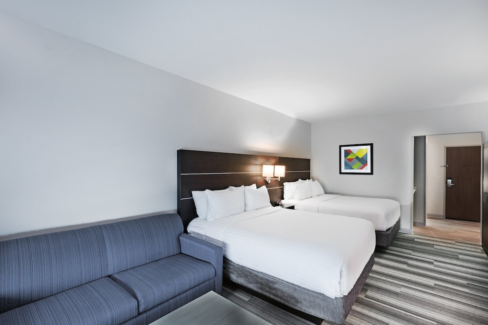 Holiday Inn Express & Suites Coffeyville by IHG - photo 12