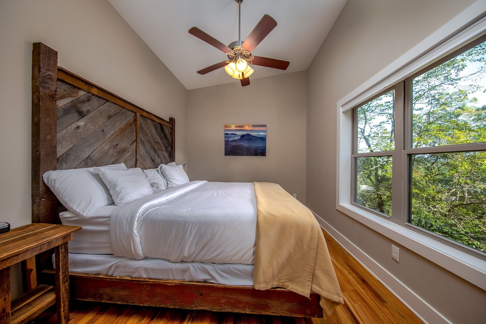 Pilot Cove Forest Lodging — Brevard — photo 5
