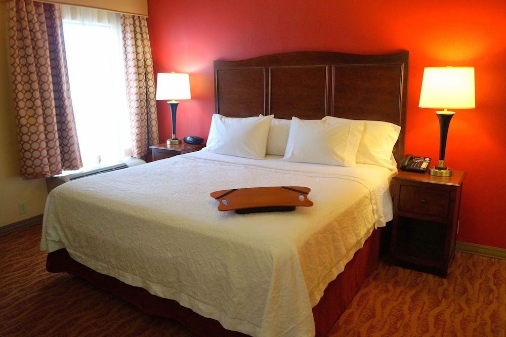 Hampton Inn Altoona - photo 9