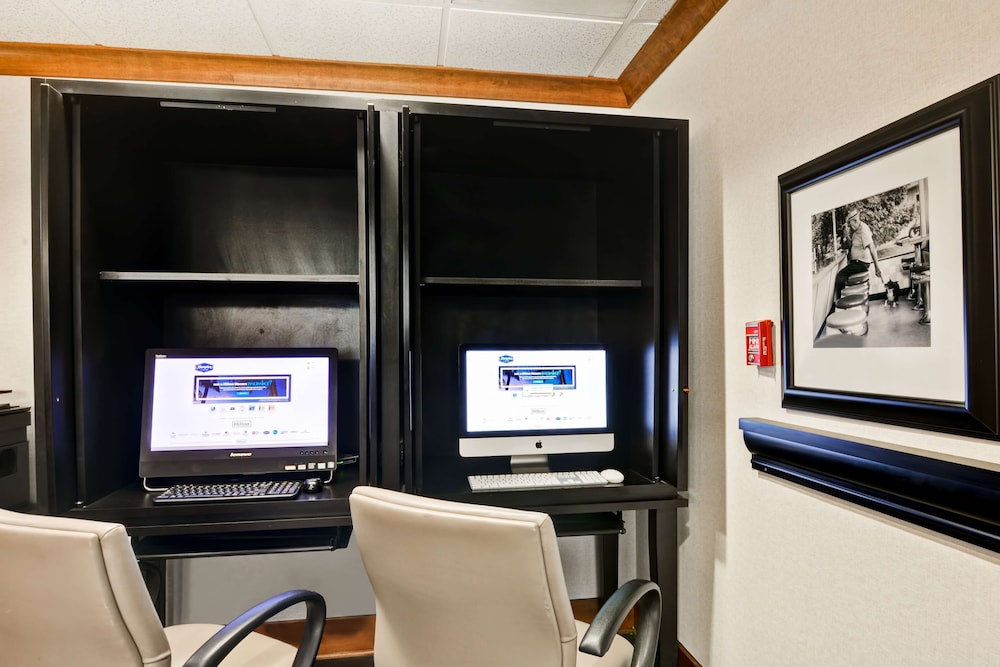 Hampton Inn Memphis Poplar - photo 36