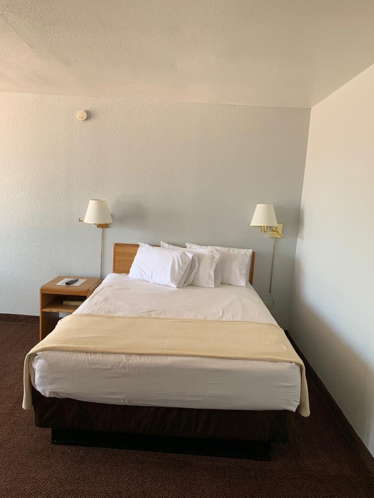 E Z 8 Motel Phoenix Airporter - photo 11