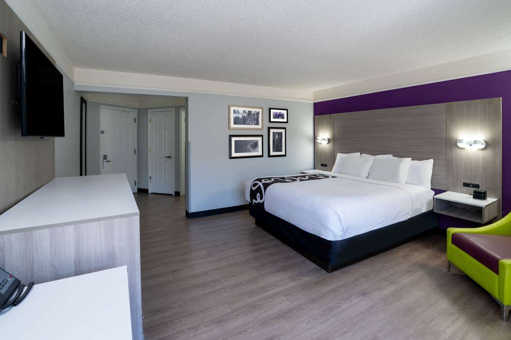 La Quinta Inn & Suites by Wyndham Birmingham Hoover - photo 43