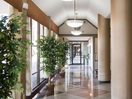 Ramada St. Louis Airport - photo 12
