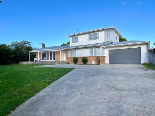 Quiet private and 5 bedroom holiday house — 4-Star Luxury Hotel in Hamilton, New Zealand