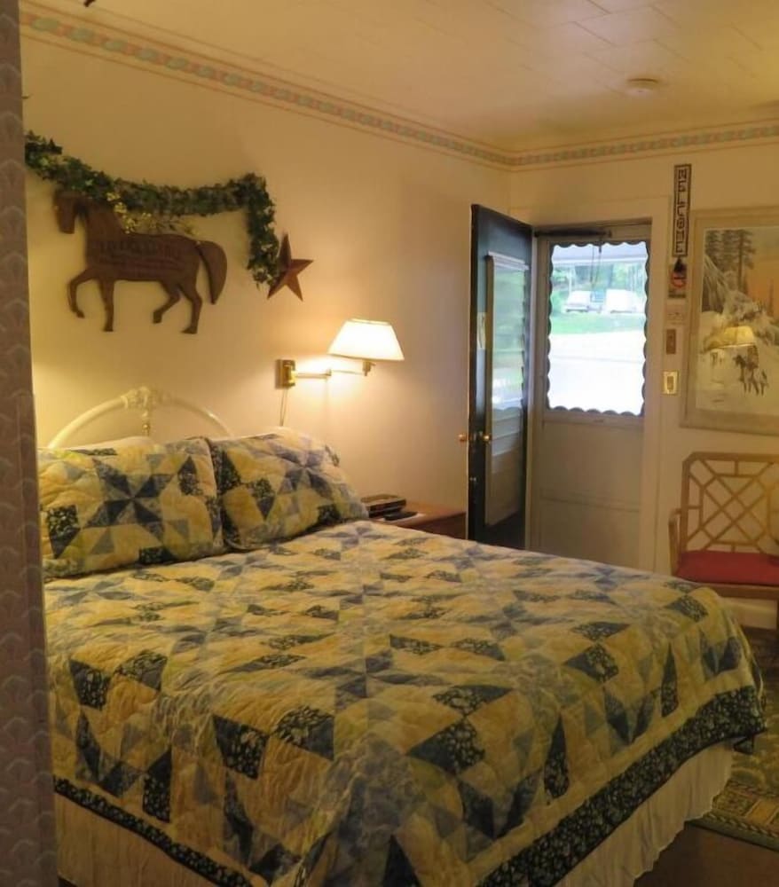 Lake Winnipesaukee Motel - photo 25