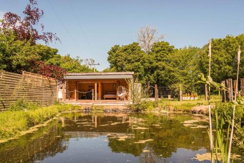 The Chard Netherby a micro cabin in a rural setting with a hot tub — 4-Star Luxury Hotel in Longtown, United Kingdom