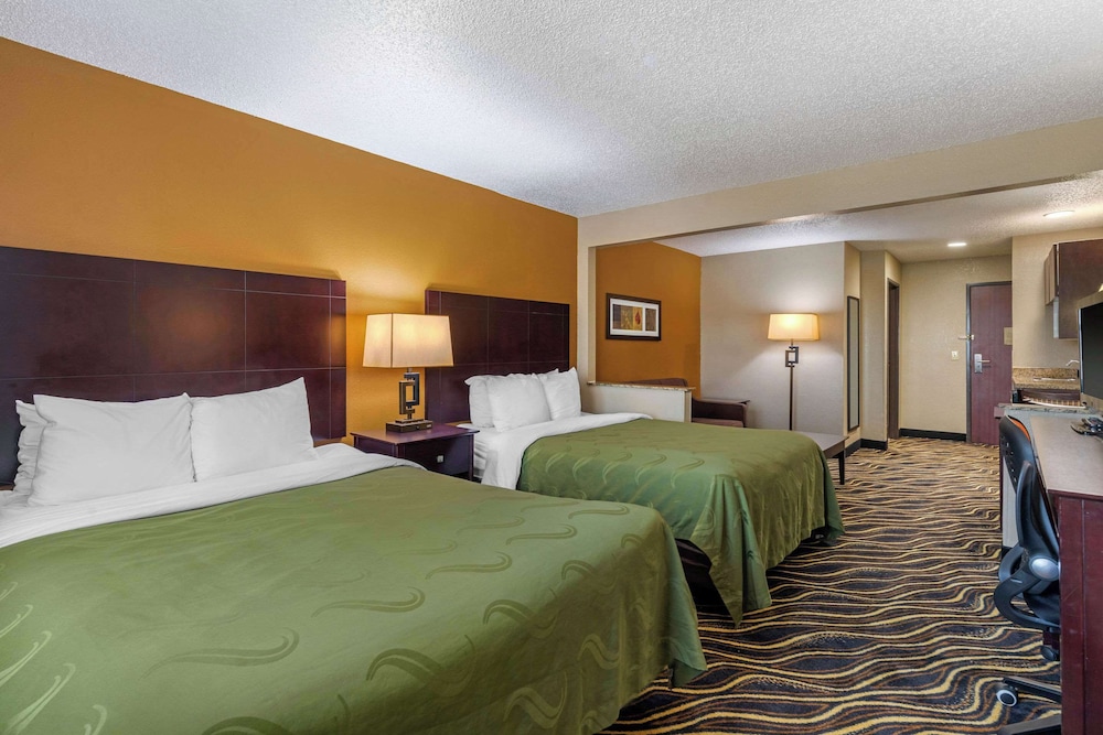 Quality Suites Addison Dallas - photo 23