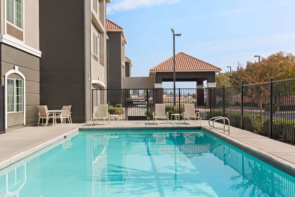 La Quinta Inn & Suites by Wyndham Fresno Northwest - photo 12