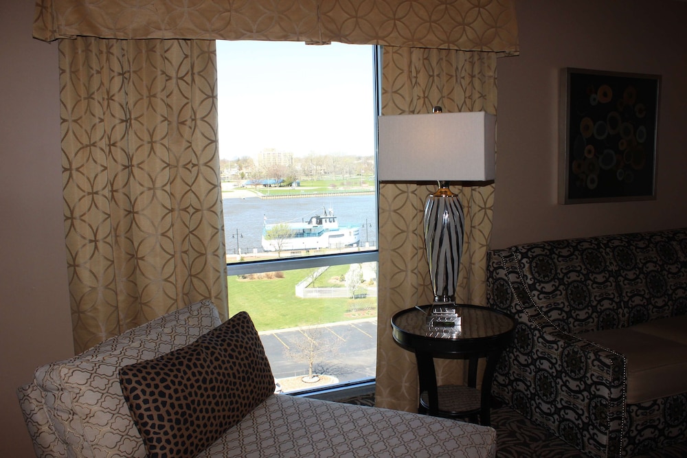 DoubleTree by Hilton Bay City Riverfront - photo 27