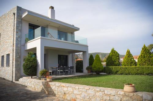 Villa Aggemari — 4-Star Luxury Hotel in Moria, Greece