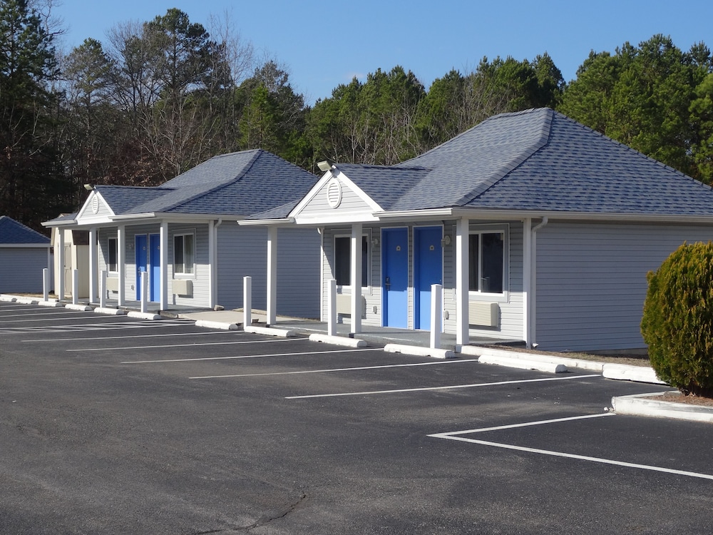 Village Inn and Suites - photo 29