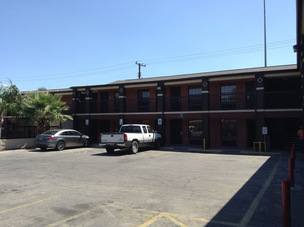 Sky Palace Inn and Suites Laredo - photo 41