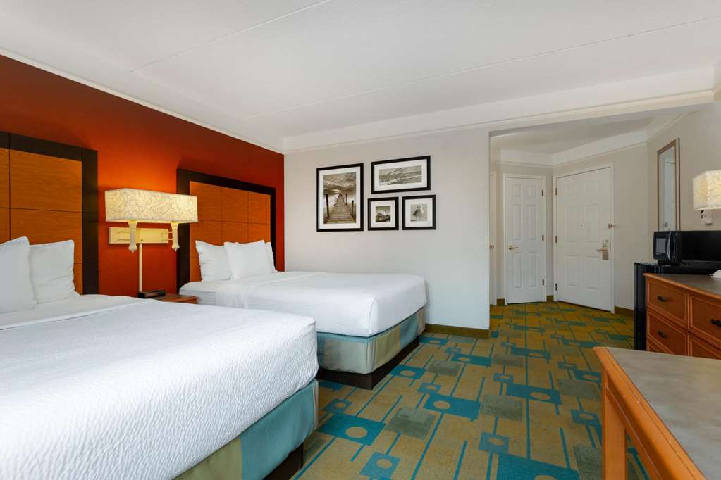 La Quinta Inn & Suites by Wyndham Lakeland West - photo 13