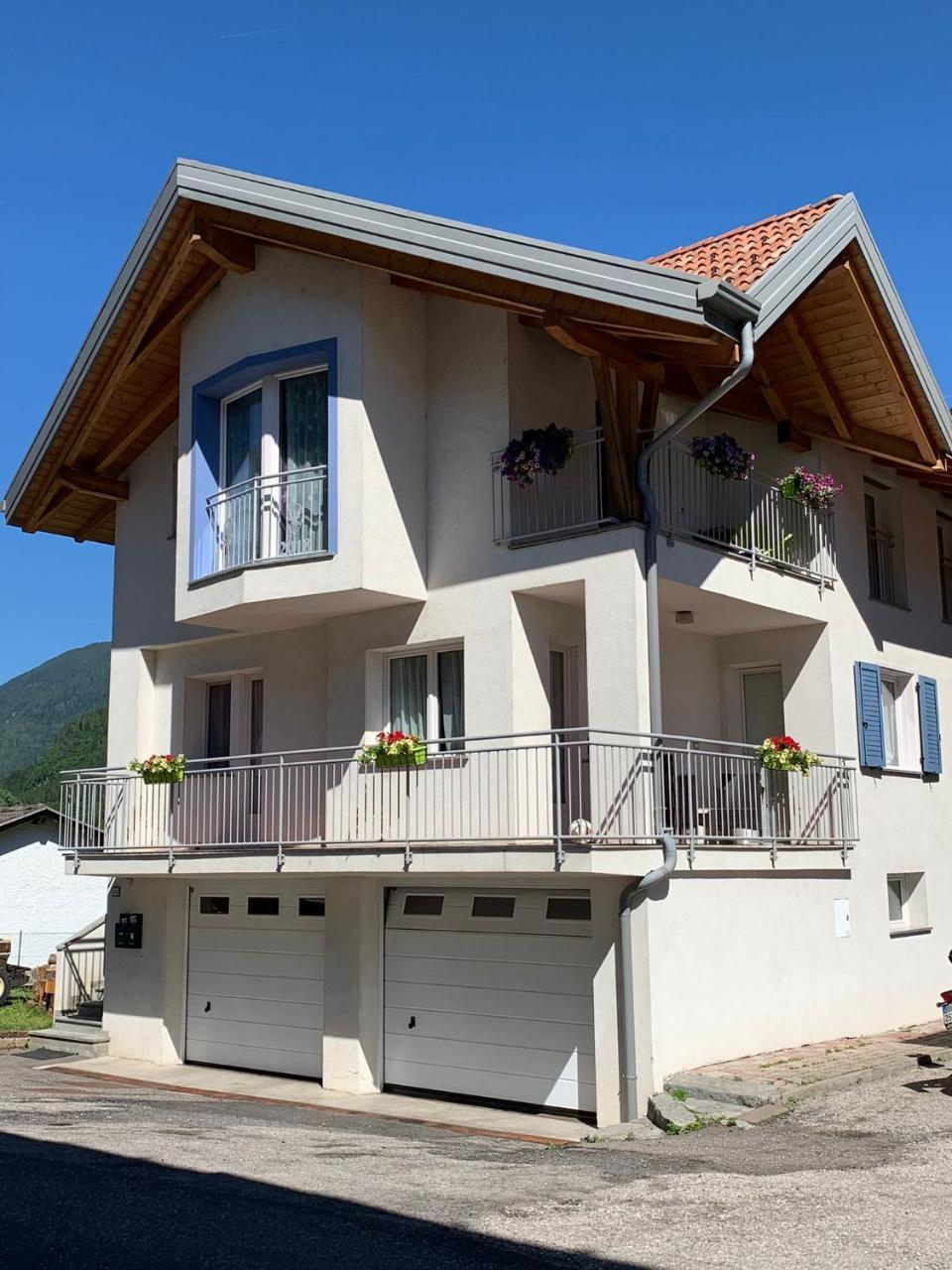 Angeli Dolomiti House2 — hotel in Croviana