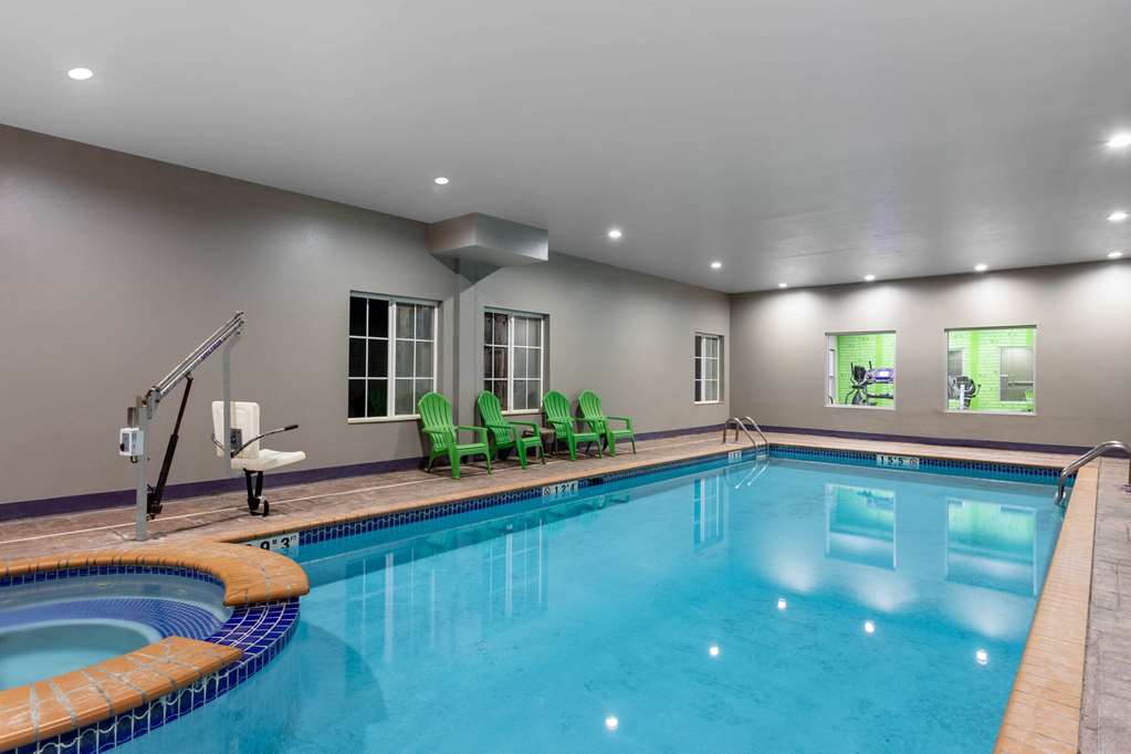 La Quinta Inn & Suites by Wyndham Huntsville Airport Madison - photo 8