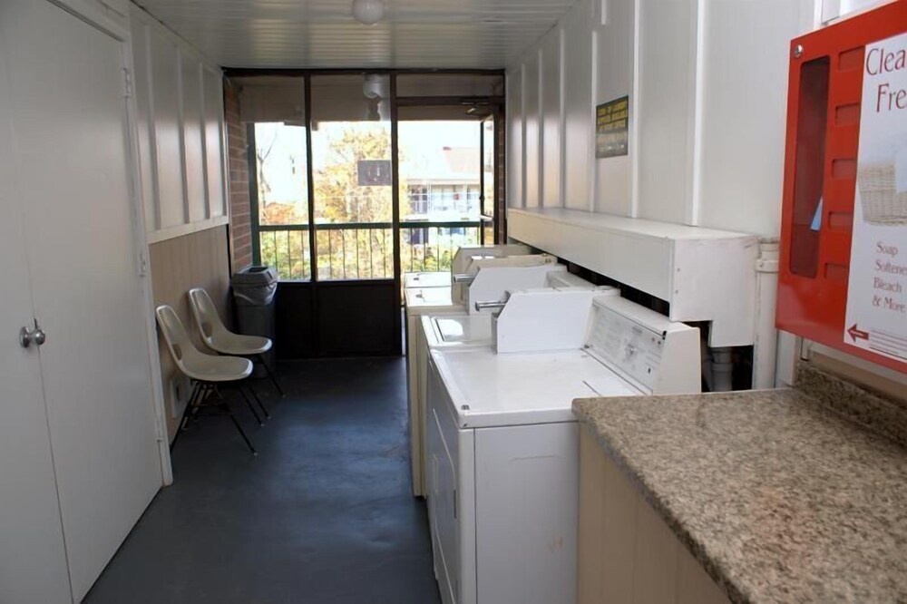 Fairview Inn Airport - photo 21