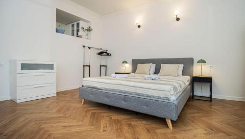 Elegant 1BR Vake Apt for 3 By Wehost