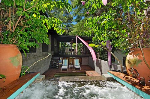 Celadon Holiday House — 5-Star Luxury Hotel in Palm Cove, Australia