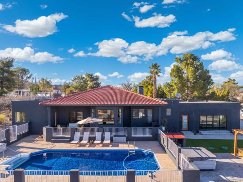 Luxury 5BR Cottonwood Retreat with Pool and Panoramic Views — hotel in Cottonwood