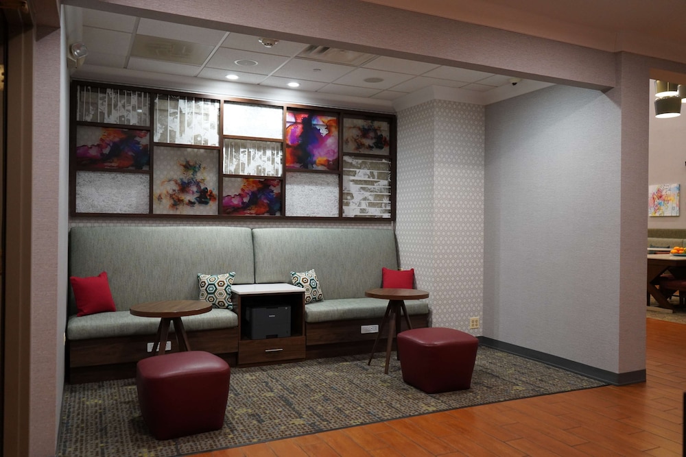 Hampton Inn & Suites Chicago Aurora - photo 2