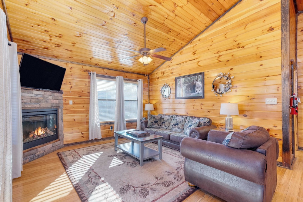 Bear Cove by Avantstay Hot Tub Pool Table - photo 22