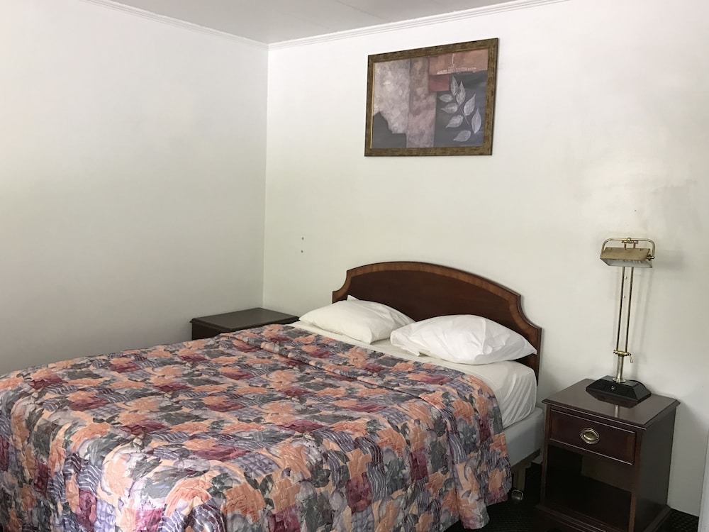 Relax Inn Altoona - photo 12