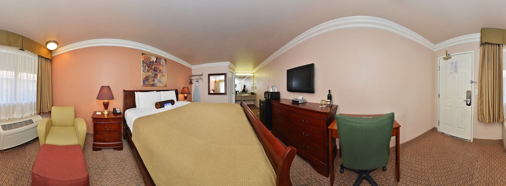 Inn By The Sfo - photo 14