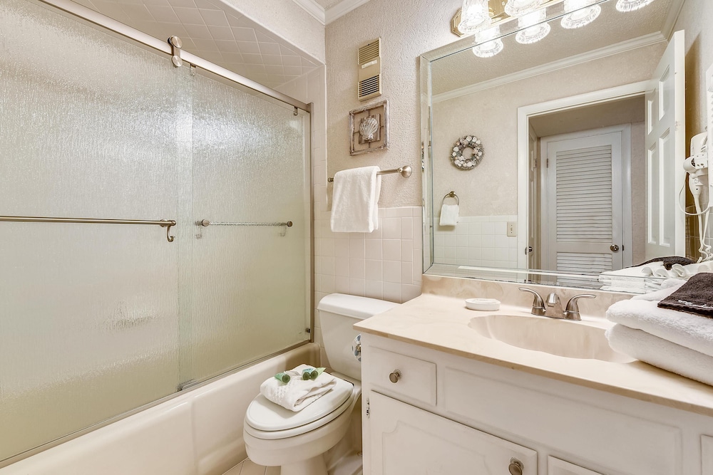 Regency Towers by Book That Condo - photo 45