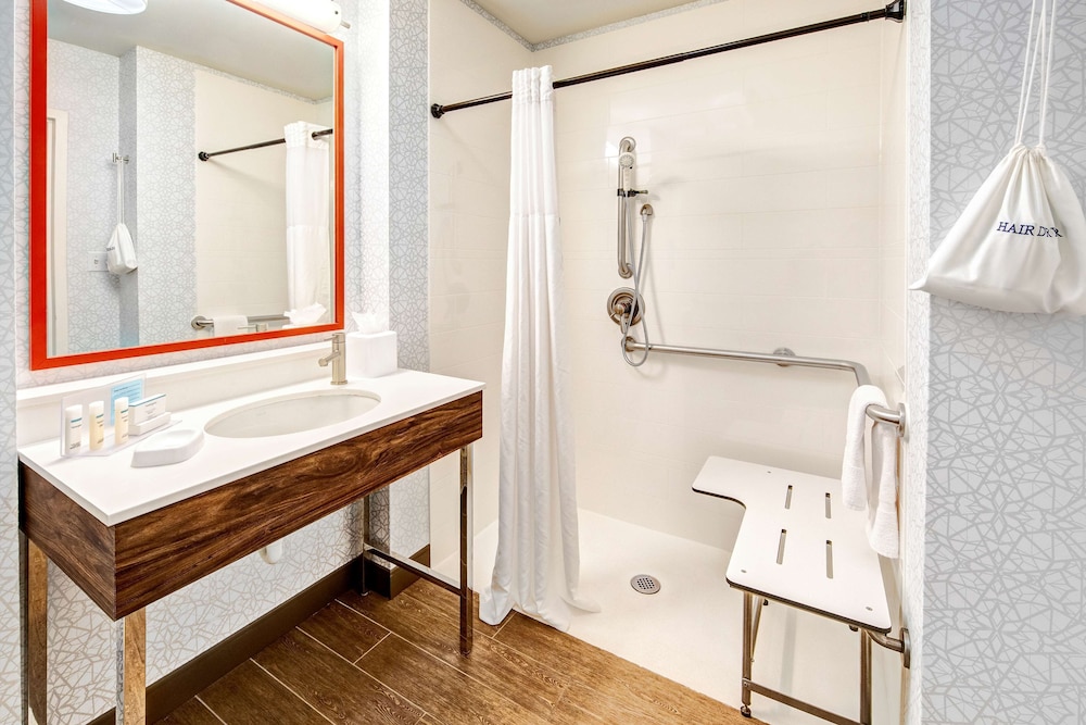 Hampton Inn Van Buren - photo 17