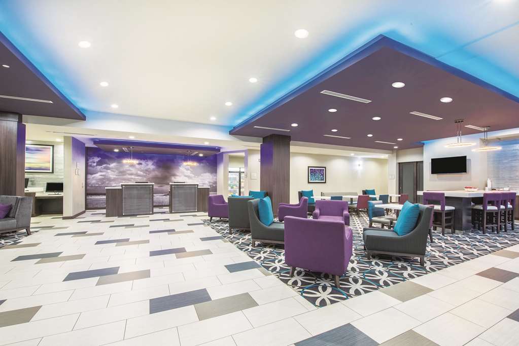 La Quinta Inn & Suites by Wyndham Enid - photo 4