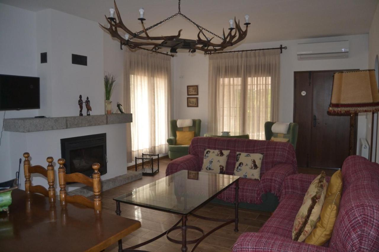 Alojamiento Rural Dehesa la Estancia — hotel in Andujar
