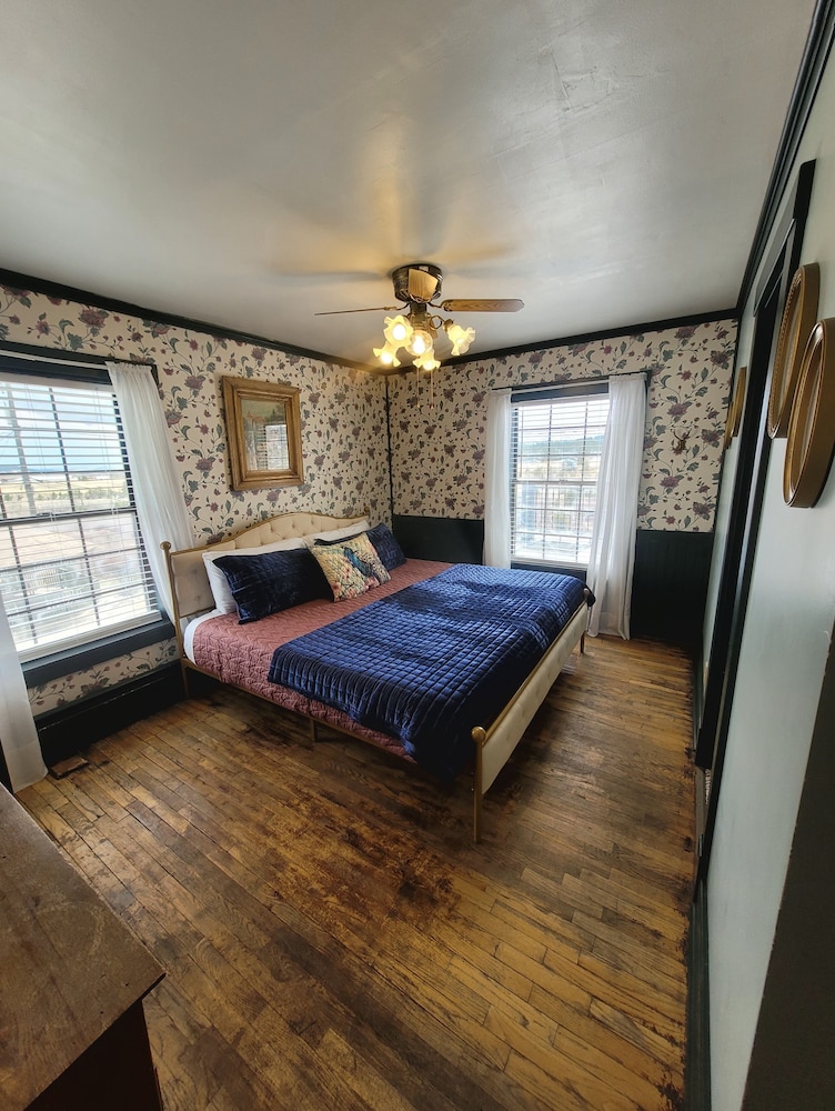 The Hand Hotel Bed & Breakfast - photo 12