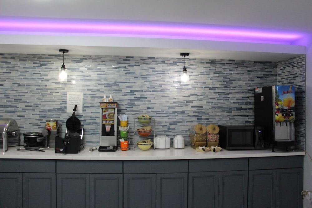 Douglas Inn And Suites - photo 21