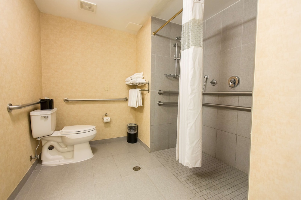 Hampton Inn & Suites Parsippany North - photo 21