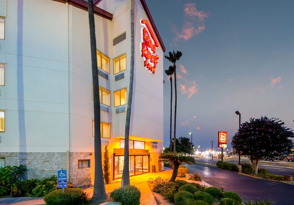 Red Roof Inn Laredo - photo 34