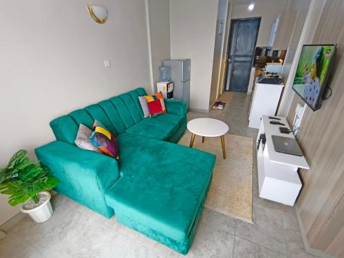 Secure 1 bedroom lounge & 24hr cafeteria service