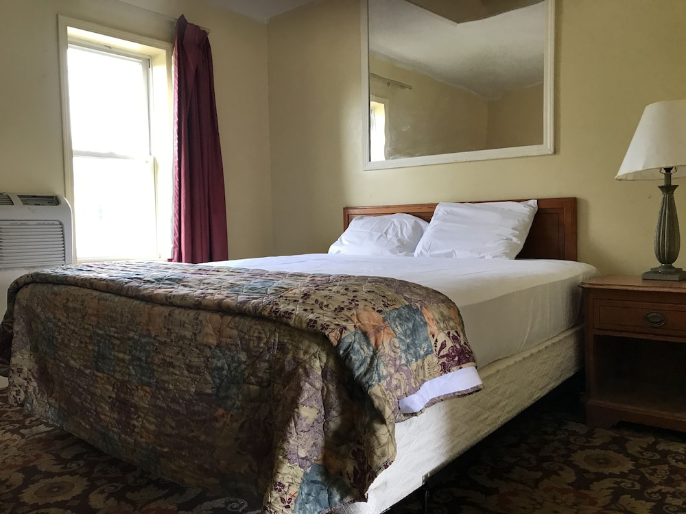 Presidential Inn & Suites - photo 7